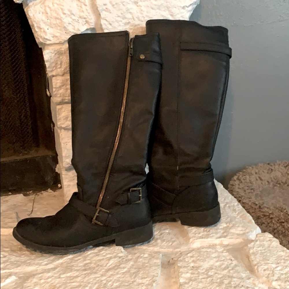 Black boots